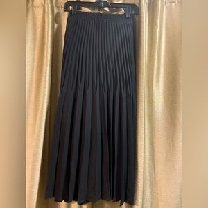 NWT Max Studio black, size large, fully-lined, pleated skirt